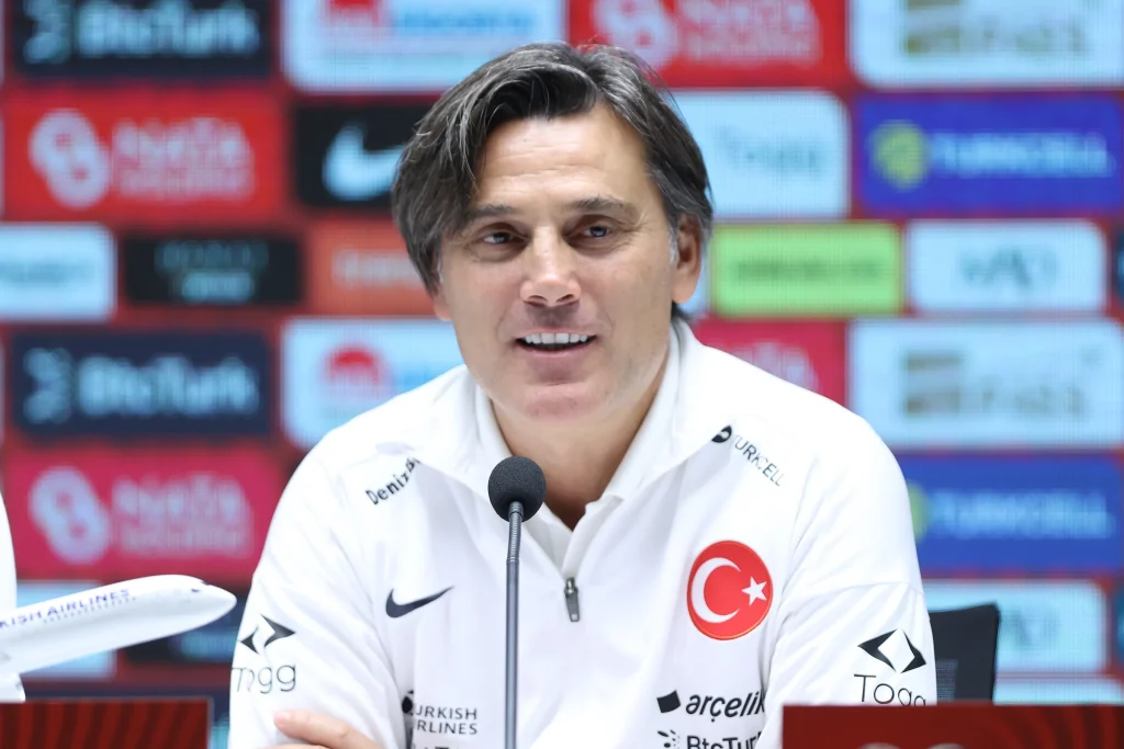 A Milli Futbol Takımı teknik direktörü Vincenzo Montella basın toplantısında
